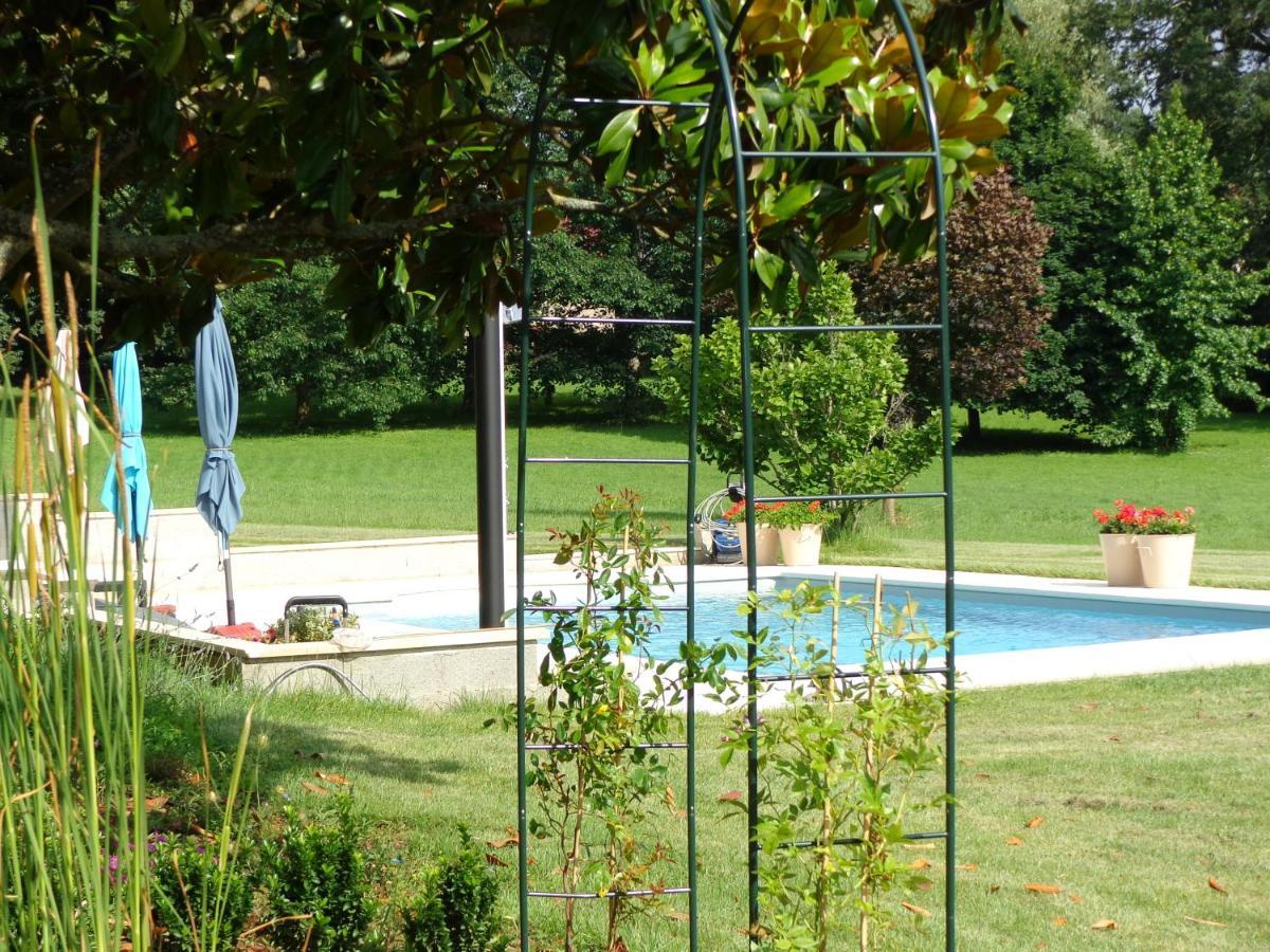 La Maison Ribotteau L'Isle-Jourdain  Bagian luar foto