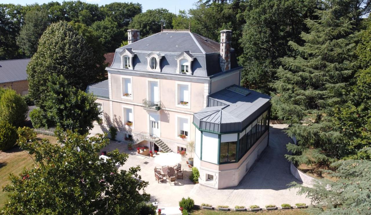 La Maison Ribotteau L'Isle-Jourdain  Bagian luar foto