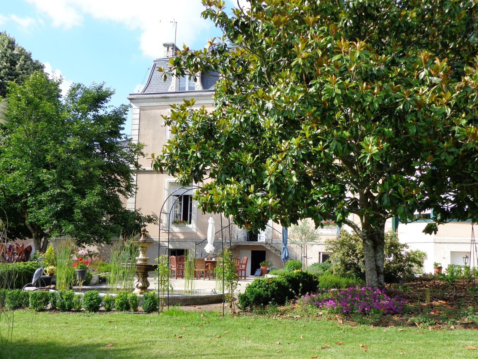 La Maison Ribotteau L'Isle-Jourdain  Bagian luar foto